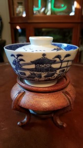 Qing Dynasty 18,19th Century Chinese Blue & White Porcelain Covered Bowl