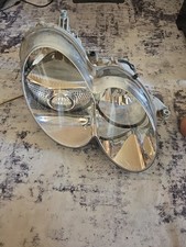 Bi-Xenon-Frontscheinwerfer f&uuml;r einen Mercedes-Benz SL der R230.  A2308207861