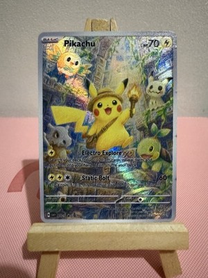 Pikachu Explore Pokemon Karte VITRINENKARTE mit Cubone Turtwig Rowlet