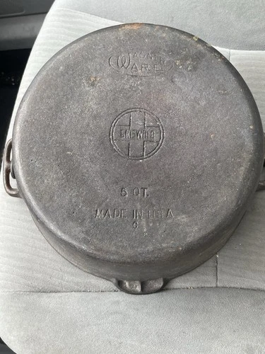 Griswold Small Logo Wagner Ware Cast Iron 5 Quart Dutch Oven, Sits Flat No Spin