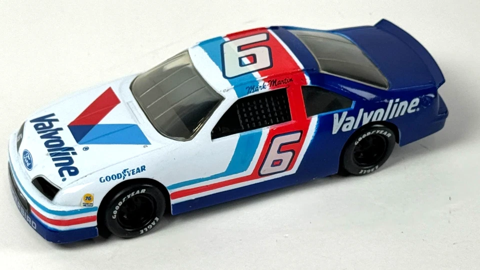 Racing Champions 1992 NASCAR Vintage Mark Martin 6 Valvoline Ford Thunderbird Foto 2 de 4