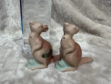 Rosemeade Pottery Kangaroo Salt and Pepper Shakers Set Stamped And Stickered EUC