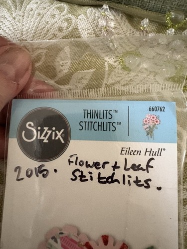 Sizzix Flowers & Leaves Stitchlits Dies By Eileen Hull 660762 - Picture 3 of 9