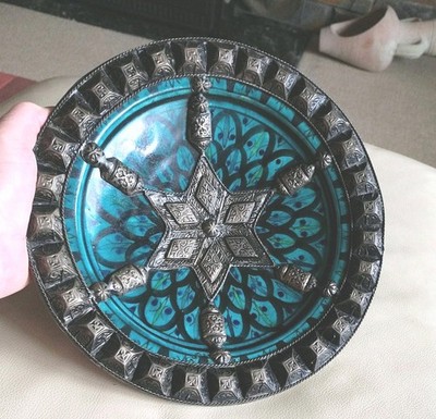 Vintage Marokkanischer Keramik Teller mit Silber Filigran Intarsien.  Schöner Türkis.