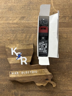 *NEW* OMRON D4NS-4CF DOOR SWITCH