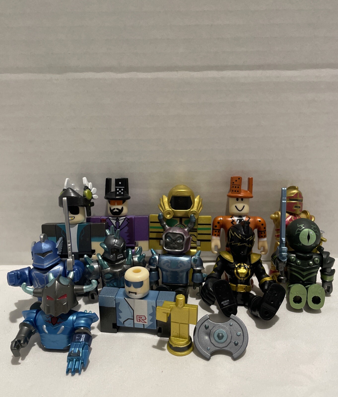 Roblox toy bundle: Champions of Roblox figures playset Lot