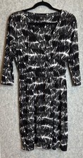Willi Smith Faux Wrap Dress Size M Black/White Geometric Stretch Knee Length EUC