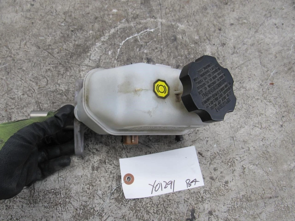 2010 2016 Hyundai Genesis coupe brake master cylinder fluid oil reservoir OEM - Image 4 of 4