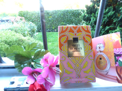 AVON- SWEET HONESTY GROOVE Eau de Parfum Spray-Floral Amber Holzig-659,80  / 1 L