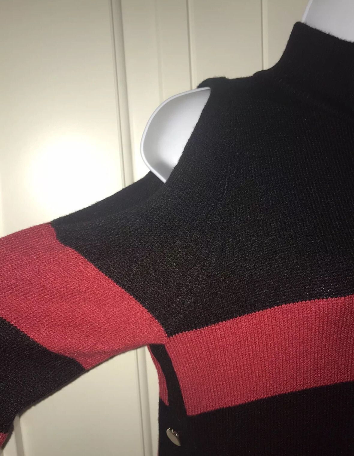 NWT Chicos Cindy Hardware Detail Sweater Sz 0 (SMALL) Red Black Cold