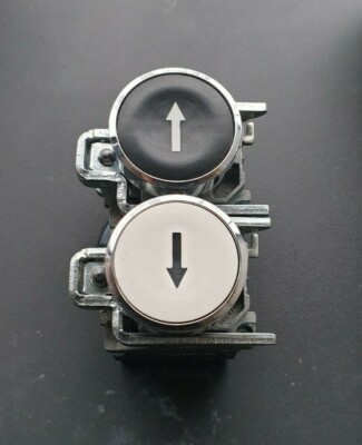 TELEMECANIQUE DRUCKTASTENSCHALTER MIT X2 ZBE-101 KONTAKTEN (2 STÜCK) (IN32S3B1)