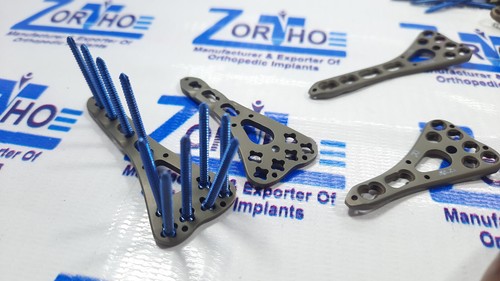 Locking Variable Angle Distal Radius Volar plate 2 to 5 L &R & screw 79 pc Titan - Picture 8 of 8