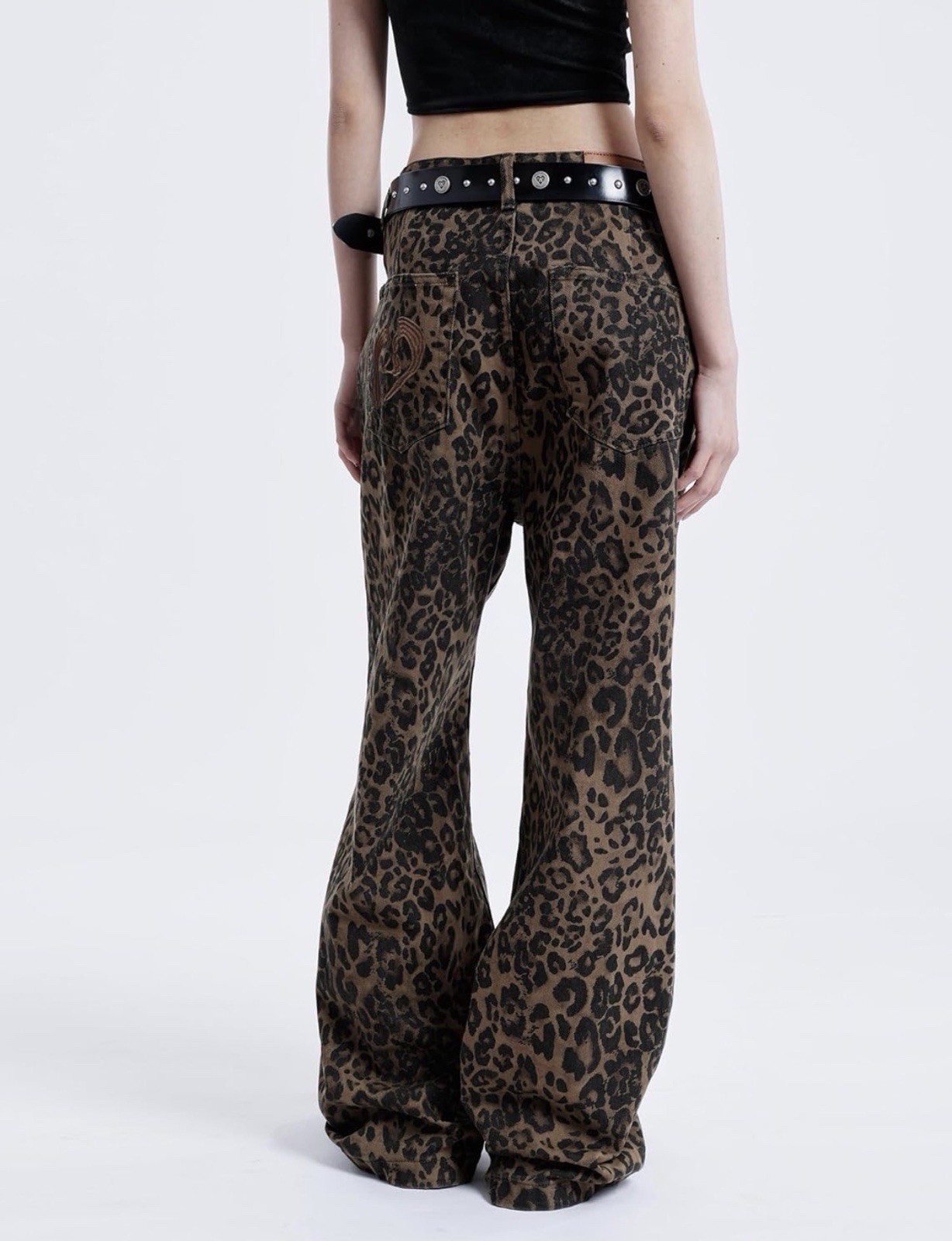 Pantalones de mezclilla para mujer Aelfric Eden 25x27 marrón estampado de leopardo pierna ancha ropa de trabajo