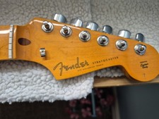 Fender Mexican Stratocaster Maple Neck with Fender American Staggered Tuners