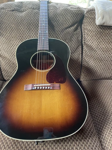 Gibson LG2 50s  Guitar Sunburst Finish