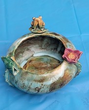 Vintage Majolica Pottery Bowl w/Frog Lily Pad & Flower on Rim Tri-Foot Planter