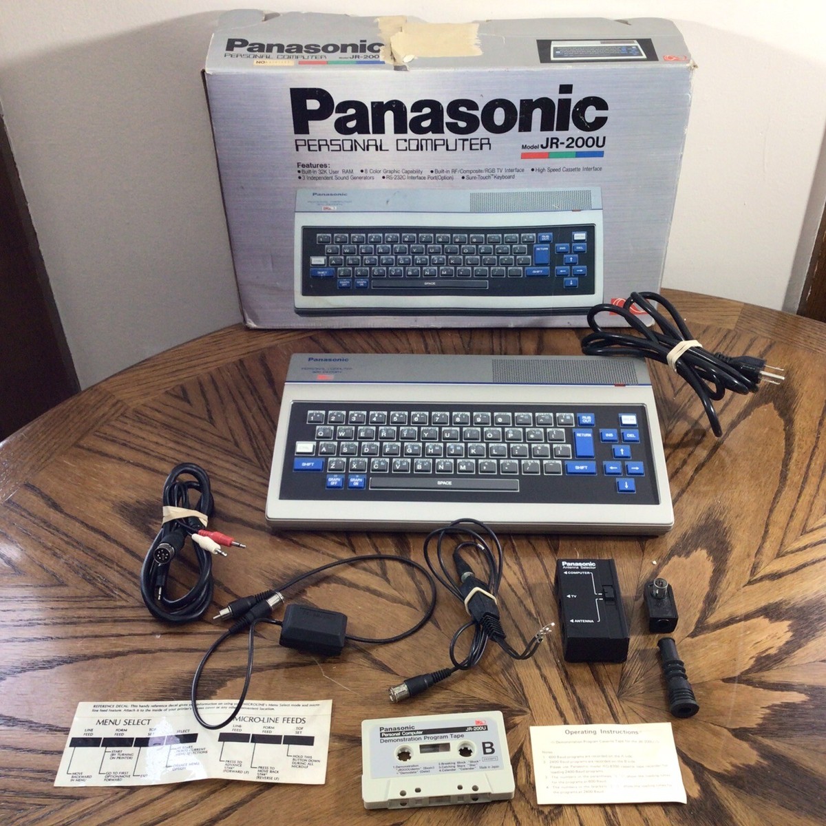ナショナル パーソナルコンピューター JR-200 ナショナルのキーボード一体型PC「JR-200」が税込13,800円