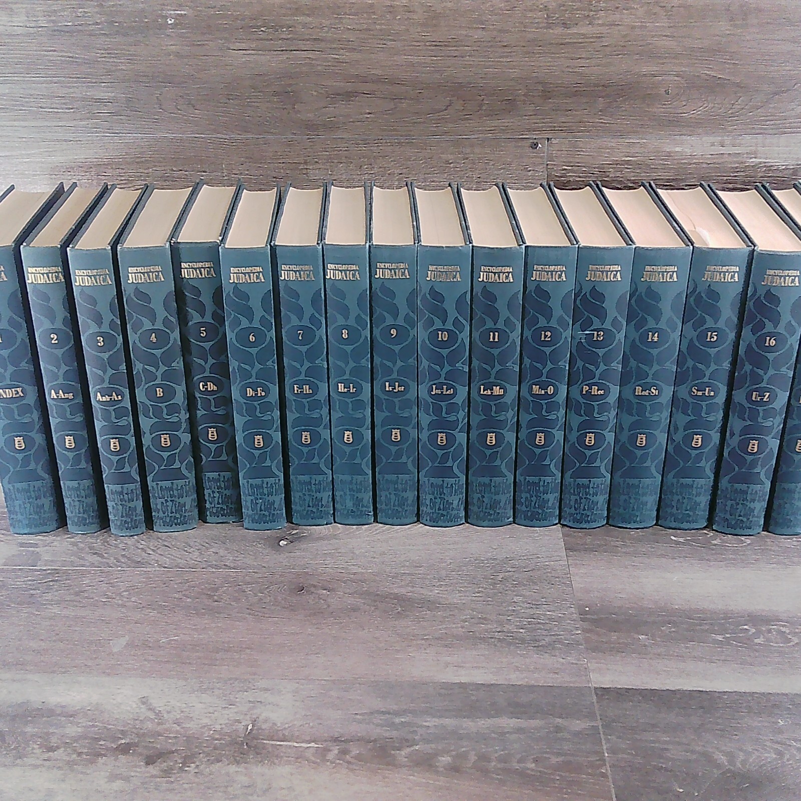 Encyclopedia Judaica  - Complete 16 Volumes Set + 2 Year Books