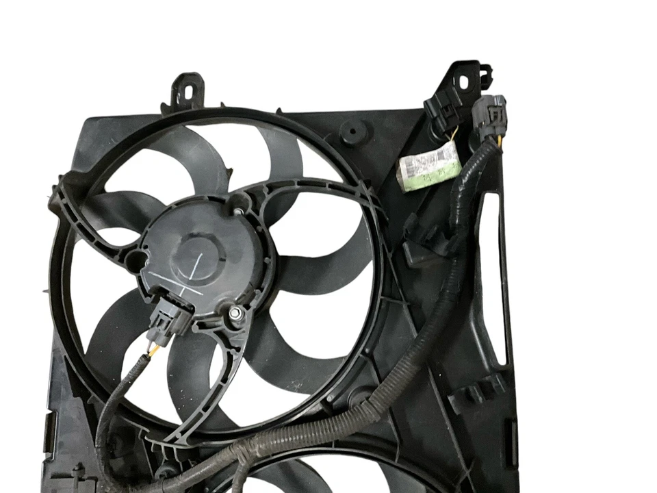 Ford Fusion 2.5 2013-2020 - Ventilador de refrigeración del motor eléctrico - DG9T-8C290-DG Foto 2 de 4