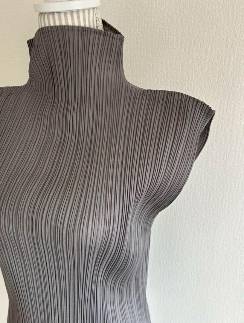 ISSEY MIYAKE Pleats Please Gray High Neck Sleeveless Top Size 3 Japan Fashion