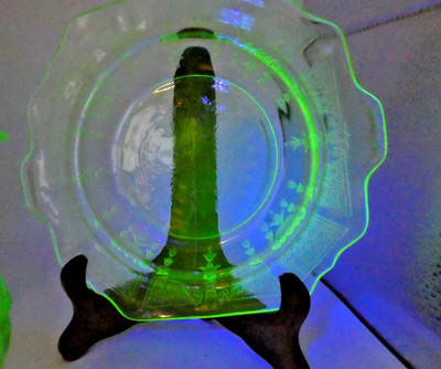 Anchor Hocking PRINCESS URANIUM GLASS 7 1/4'' BUTTER BOTTOM ONLY ''GLOWS''