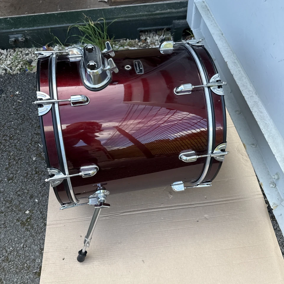 P&P gratis. "Bajo Mapex de 18""". Acabado vino. 18x16”. Ligera ondulación en envoltura. Foto 4 de 4