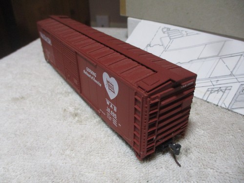 Coche de carga HO Accurail Wabash 50 ft doble puerta corredera remachado acero #18695 Kadees | Zustand: Used
