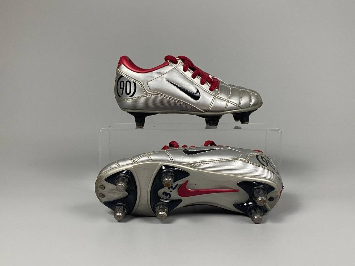 2005 NIke Total 90 III SG US 12.5C vintage soccer cleats