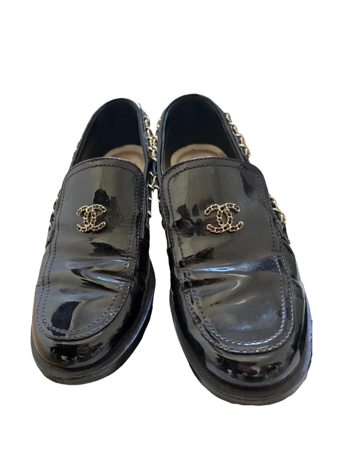 Mocassins CHANEL vernis noir – Taille 36 - Photo 1/4