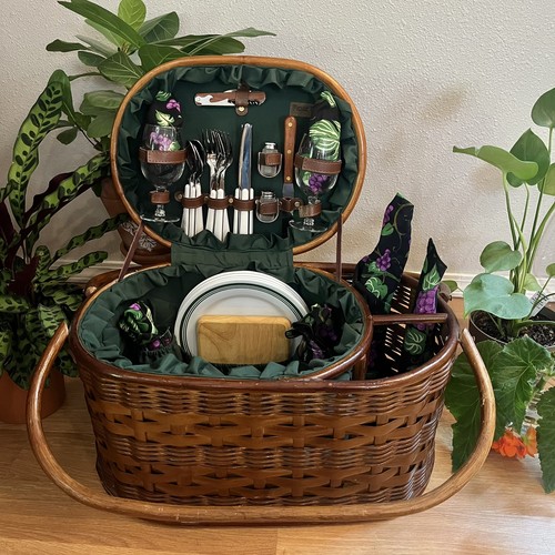 PICNIC TIME Luxury Wicker Rattan Bamboo Picnic Basket Deluxe Set for 4