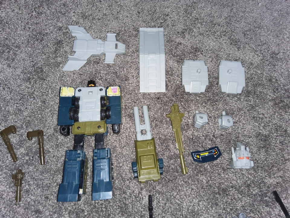 Transformers G1 complete Bruticus Combaticons Plastic variants vintage - Image 2 of 4