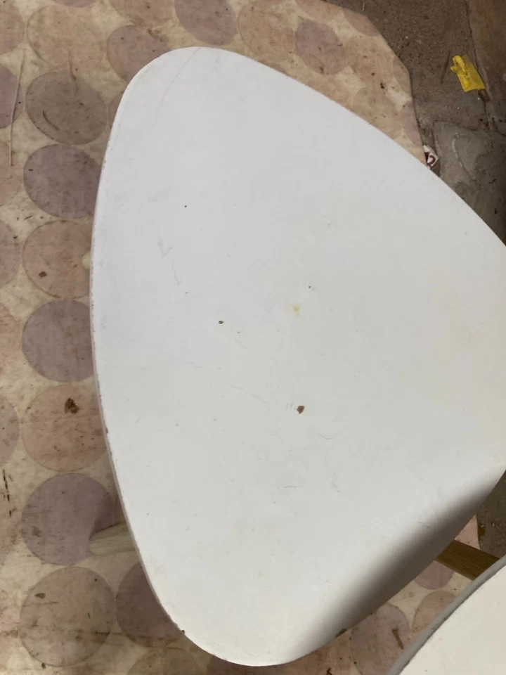 Vintage Mid Century Style White Painted Triangular Side Table x 2 Detachable Leg - Image 4 of 4