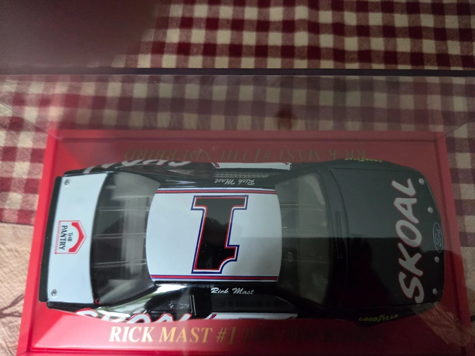 Revell Scoal Racing Rick Mast 1994 Thunderbird for fan club members only... - Image 2 of 4
