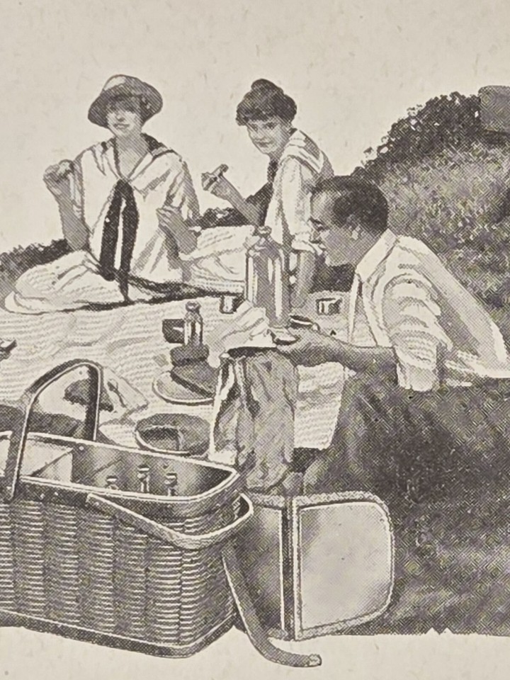 1918 Hawkeye Picnic Basket Refrigerator Burlington, Iowa Print Ad 4" x