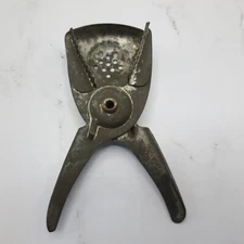 Vintage Vaughan Hand Held Citrus Juicer Lemon Squeezer Metal Chicago Made in USA