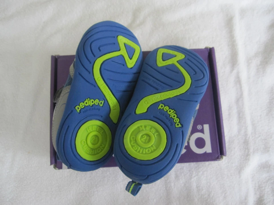 PEDIPED NUEVO EN CAJA Grip Force Niños Pequeños Zapatos Atléticos Talla 5 EE. UU. 21 UE Azul Gris NUEVO Foto 4 de 4