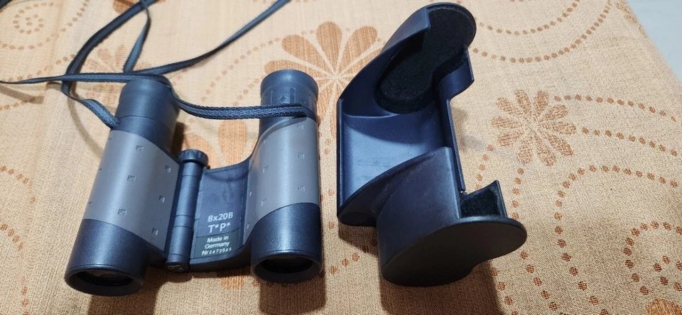 Zeiss Germany 8 X 20B T* P* Compact Victory Binoculars in Hard Keeper Neck Strap - Image 2 of 4