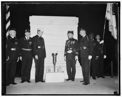 8'' x 10'' Photo 1938 Light symbol of world peace. Washington, D.C.