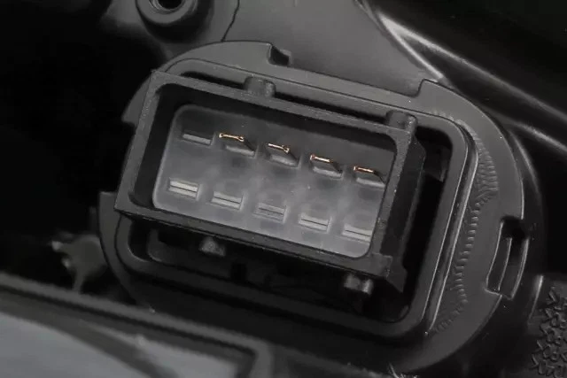 Genuine GM Passenger Side Headlamp 84319713 - Image 3 of 4