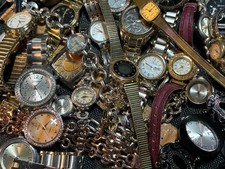 Lote de (30) relojes para mujer sin probar Waltham, Pulsar, Fossil, Anne Klein