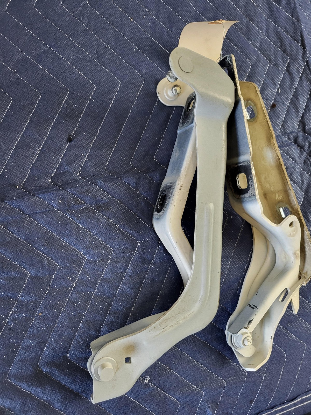 Used Oem Maserati Left & Right Hood Hinge for 2014-2019 Ghibli