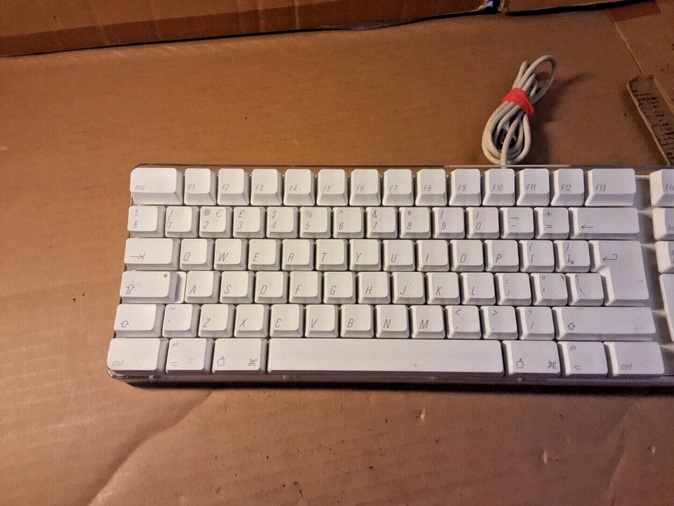 Apple Keyboard Model A1048 USB Wired QWERTY Extended Numerical Keyboard WORKS - Image 3 of 4