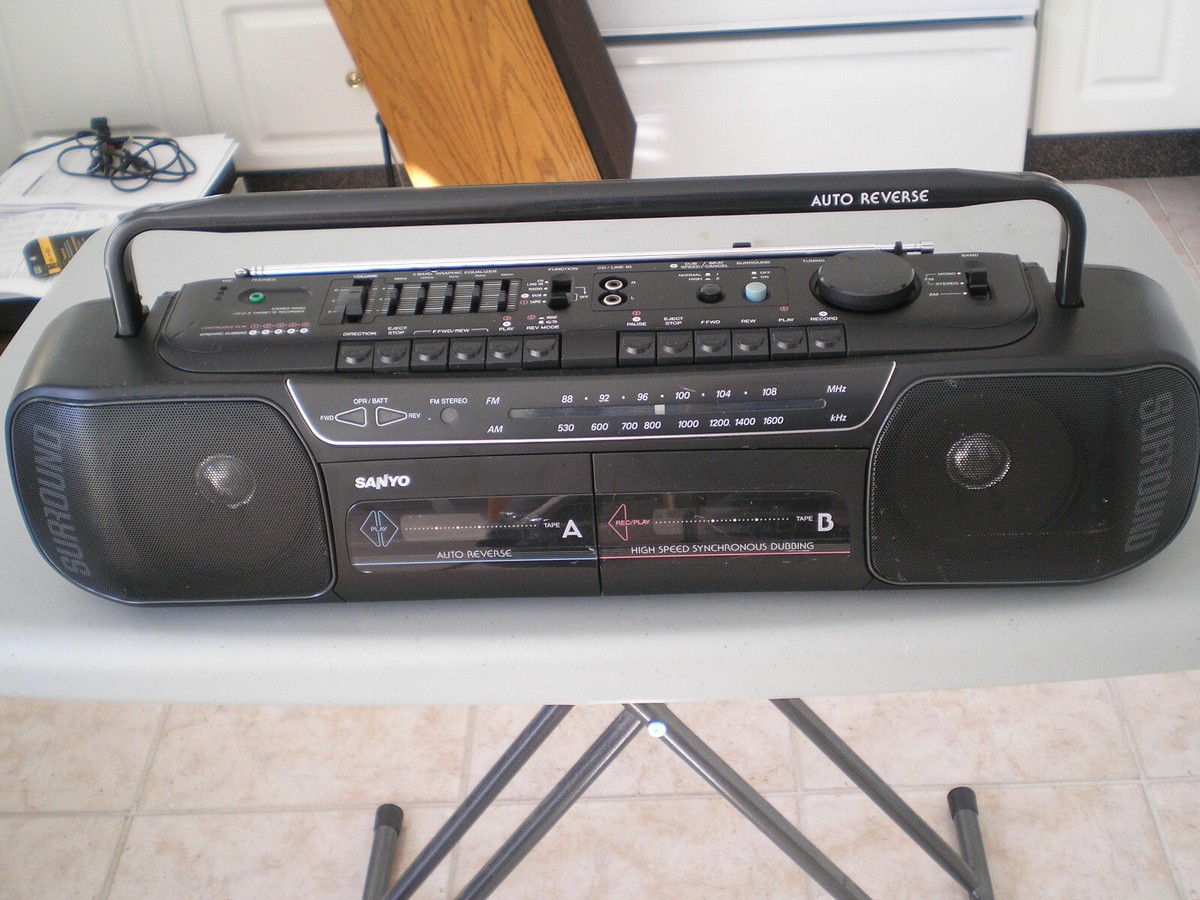 Sanyo MW738 AM / FM stereo radio, surround, Line In input for CD