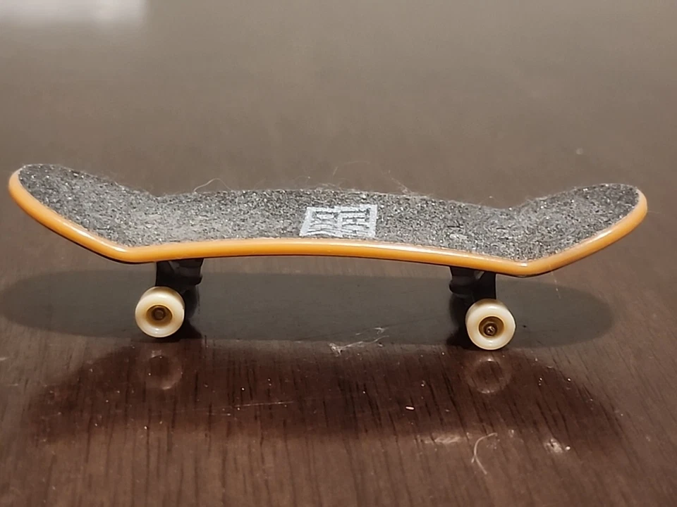 Tech Deck Finger Skateboards Flip Luan Oliveira Skateboarding Fingerboard Toy 4" - Image 3 of 3