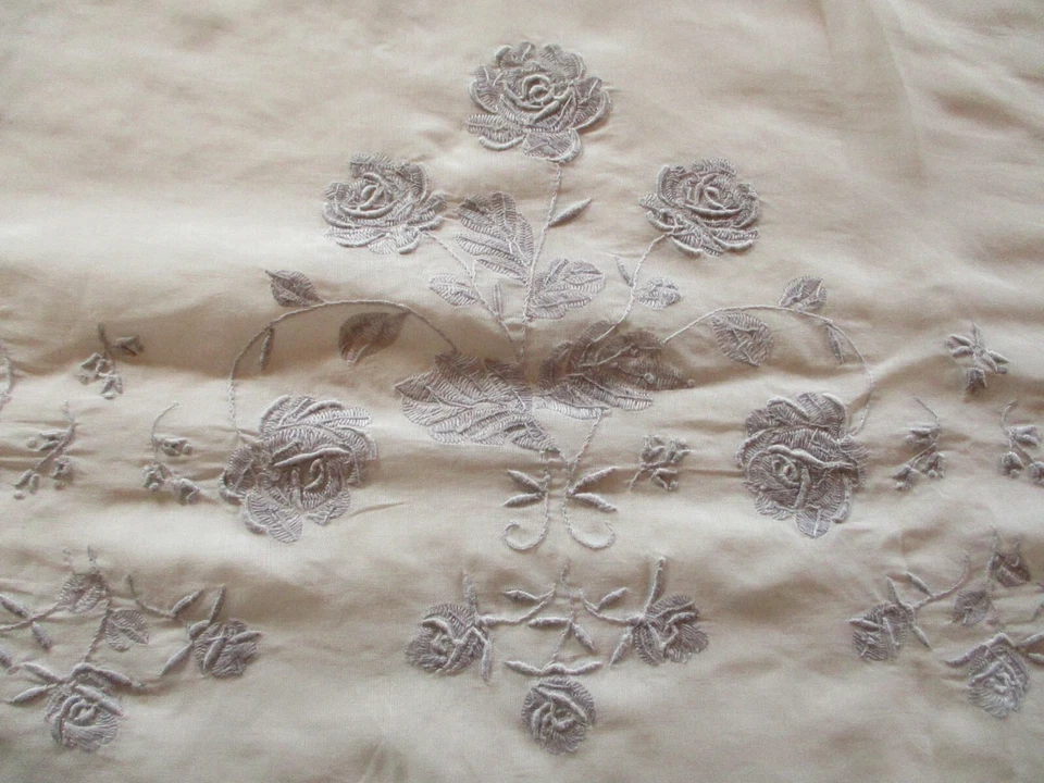 Service de table N°62 nappe 165 x 260 cm 12 serviettes fleur rose grise organdi? - Photo 2/4