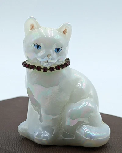 Fenton White Iridescent Glass Cat Figure Red Rhinestone Collar Blue Eyes 4” (C6)