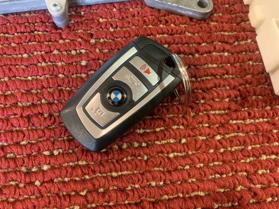 BMW F30 F22 F36 N20 N26 ECU DME MOTOR ORDENADOR LLAVE UNIDAD DE ENCENDIDO CONJUNTO FABRICANTE ORIGINAL 33K Foto 2 de 4