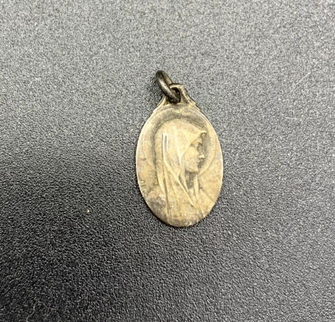 Médaille Notre-Dame De Lourdes Sainte Bernadette à La Grotte - Style Ancien Laiton Argent Made In Italy