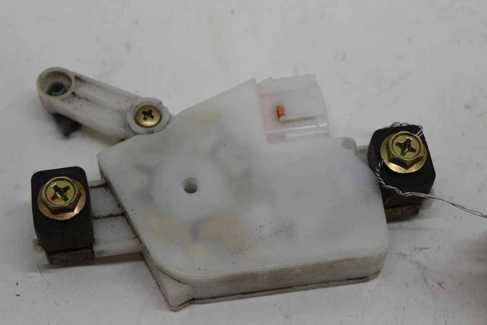 Actuador de cerradura eléctrica de puerta para Isuzu Trooper 1996 1999 delantero derecho 1997 1998 Foto 3 de 4