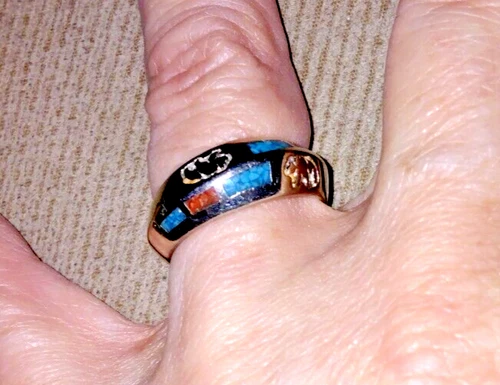 VTG INCISED BEAR? BUFFALO? CHANNEL INLAY TURQUOISE CORAL CHIP RING sz 7 SILVER